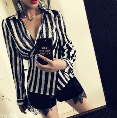 今年流行什么樣的白襯衫？襯衫也有新花樣