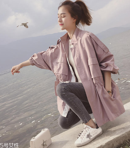 今年流行什么樣的風衣？這幾款少女感十足