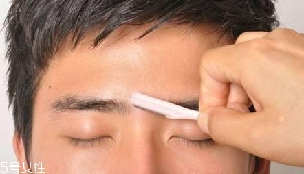 男生怎么化妝顯臉?。窟@4個(gè)地方化好秒帥