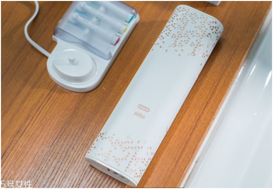 歐樂b電動(dòng)牙刷怎么樣？四個(gè)刷頭很好用