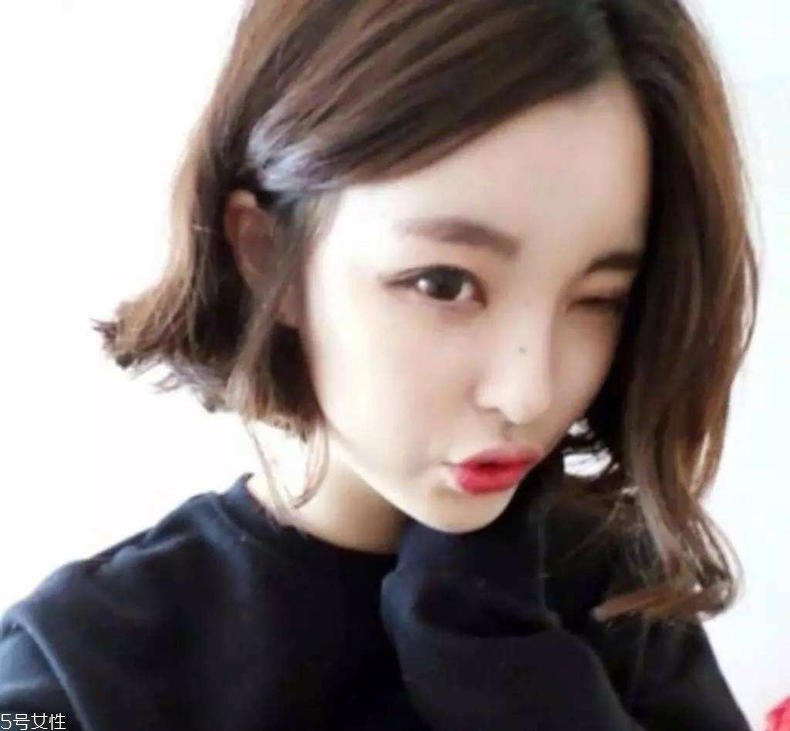 圓臉?lè)侥樳m合什么扎發(fā)？2018流行少女扎發(fā)