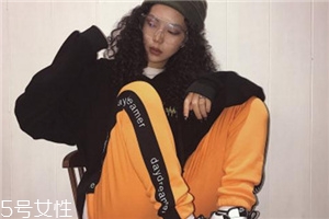 運動褲為什么洗了發(fā)紅？運動褲清洗方法要得當