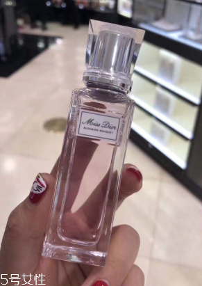 迪奧滾珠香水怎么使用？dior滾珠香水用法