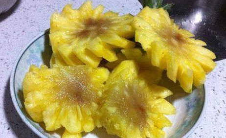 菠蘿里面發(fā)黑能吃嗎？切開菠蘿里面是黑色的怎么回事？