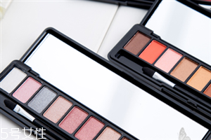 哪個牌子的眼影好用 讓你的眼睛更深邃有神 哪個牌子的眼影好用 讓你的眼睛更深邃有神