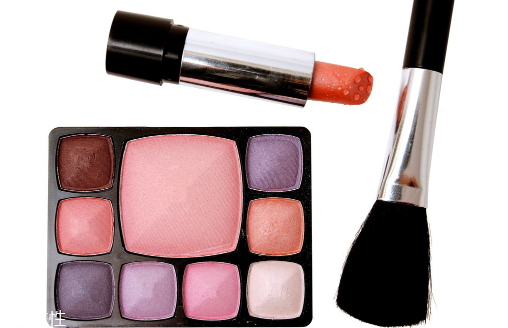 哪個牌子的眼影好用 讓你的眼睛更深邃有神 哪個牌子的眼影好用 讓你的眼睛更深邃有神