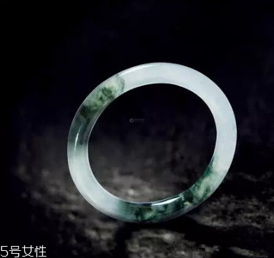 玉手鐲斷了怎么修復(fù)？玉手鐲佩戴要當(dāng)心