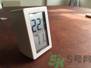 家里地板返潮怎么辦？墻上流水是怎么回事？