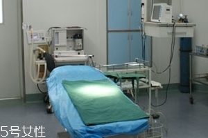 麻藥可以帶上飛機(jī)嗎？不能帶但可托運(yùn)