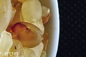 皂角米能治高血壓?jiǎn)幔坑幸恍┬Ч?>
<p class=