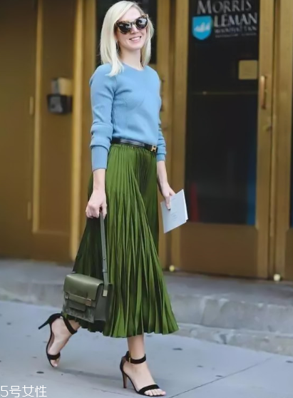 春天百褶裙怎么搭配？春天要這樣穿百褶裙才好看