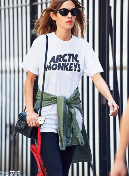 t恤領(lǐng)子大了怎么改造？t恤領(lǐng)口改小的方法