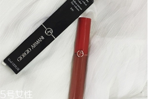 阿瑪尼紅管唇釉200是什么顏色？阿瑪尼紅管200唇部試色