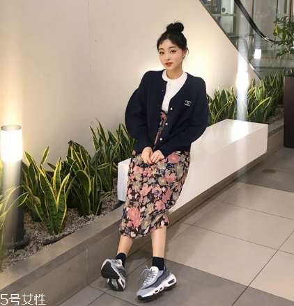 印花連衣裙配什么鞋子？印花連衣裙搭配鞋子圖片
