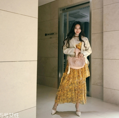 印花連衣裙配什么外套？印花連衣裙搭配外套技巧