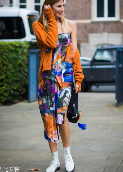印花連衣裙配什么外套？印花連衣裙搭配外套技巧