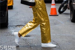 小白鞋脫皮了怎么修復(fù)？小白鞋脫皮修復(fù)技巧