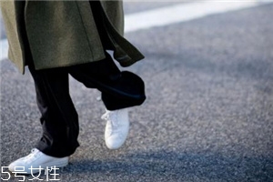 小白鞋有折痕怎么辦？小白鞋上的折痕消除方法