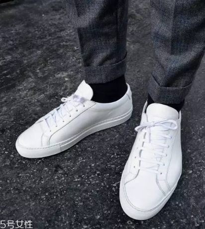 小白鞋曬黃了怎么辦？小白鞋曬黃了這樣恢復(fù)