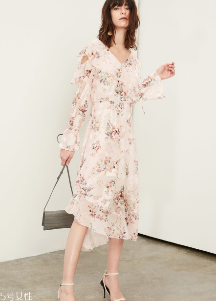 連衣裙如何穿更有氣質(zhì)？連衣裙穿搭推薦