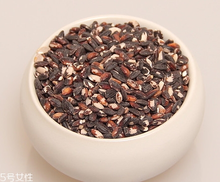 血糯米和黑米的區(qū)別 血糯米是黑米嗎？