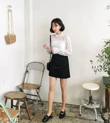 黑色半身裙怎么搭配？黑色半身裙搭配技巧