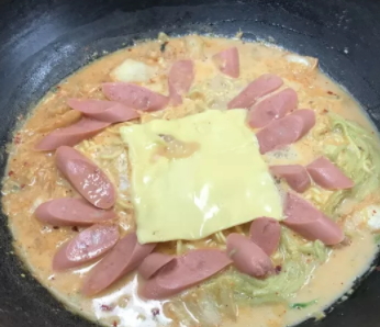 牛奶辛拉面煮多久？牛奶辛拉面牛奶和水的比例