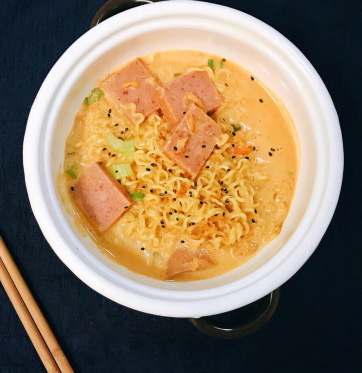 網(wǎng)紅牛奶辛拉面好吃嗎？牛奶辛拉面是黑暗料理嗎