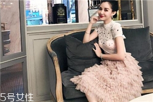 半身裙怎么搭配更優(yōu)雅？半身裙穿搭技巧