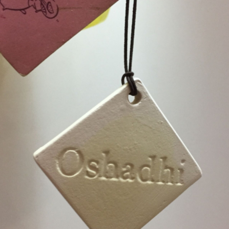 復(fù)方精油可以用在臉上嗎？復(fù)方精油怎么用在臉上