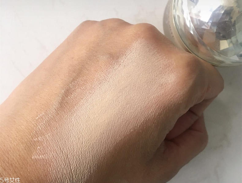 黛珂精致粉霜301和401哪個好 黛珂粉霜401和301區(qū)別 黛珂精致粉霜301和401哪個好 黛珂粉霜401和301區(qū)別