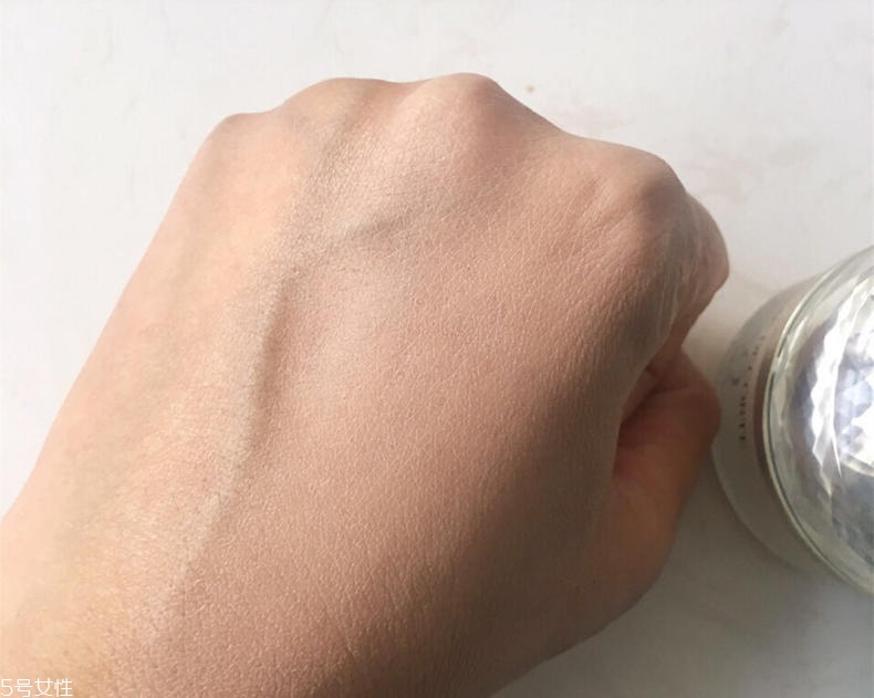 黛珂精致粉霜301和401哪個好 黛珂粉霜401和301區(qū)別 黛珂精致粉霜301和401哪個好 黛珂粉霜401和301區(qū)別