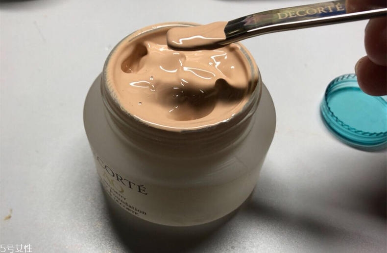 黛珂精致粉霜301和401哪個好 黛珂粉霜401和301區(qū)別 黛珂精致粉霜301和401哪個好 黛珂粉霜401和301區(qū)別