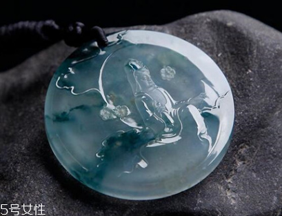 翡翠可以戴著洗澡嗎？翡翠洗澡能戴嗎