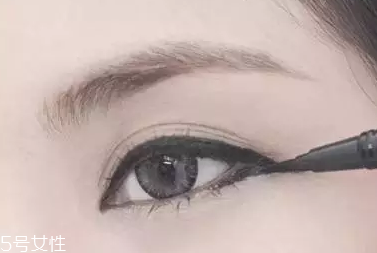 圓眼睛怎么畫(huà)下眼線 這么畫(huà)擺脫眼大無(wú)神
