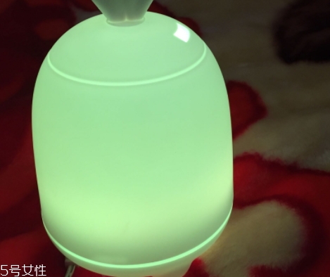 香薰機(jī)可以加香水嗎？香薰機(jī)香水可以代替精油嗎