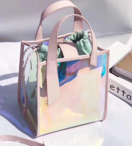 小ck鐳射包多少錢？charles keith鐳射包價格