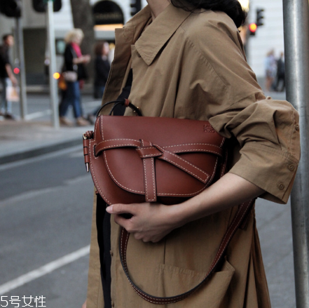 loewe gate bag多少錢？羅意威18新款馬鞍包價(jià)格