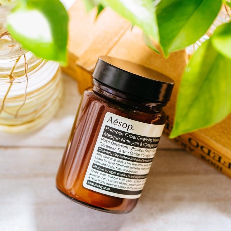 經(jīng)期中用什么護(hù)膚品好 經(jīng)期護(hù)膚法改變顏值 經(jīng)期中用什么護(hù)膚品好 經(jīng)期護(hù)膚法改變顏值