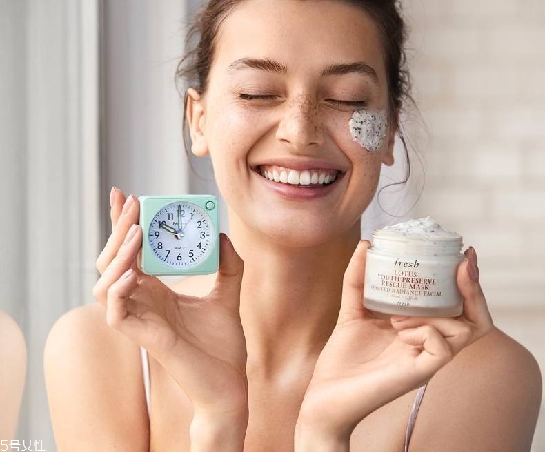 經(jīng)期中用什么護(hù)膚品好 經(jīng)期護(hù)膚法改變顏值 經(jīng)期中用什么護(hù)膚品好 經(jīng)期護(hù)膚法改變顏值