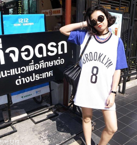 胸大的女生穿什么上衣？適合大胸女生的穿搭