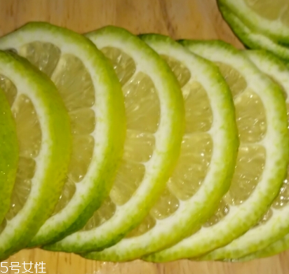 青檸檬可以敷臉嗎？青檸檬敷臉能美白嗎？