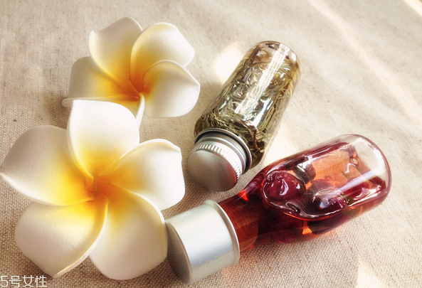 護(hù)膚油什么牌子好用 護(hù)膚油怎么用使用方法 護(hù)膚油什么牌子好用 護(hù)膚油怎么用使用方法