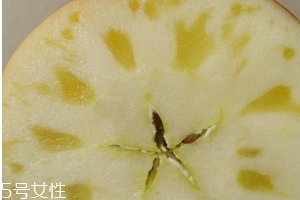 冰糖心蘋果爛心是什么原因？冰糖心蘋果里面發(fā)黑