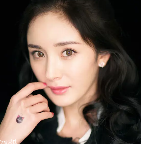 棕色美瞳配什么眼影 棕色美瞳配什么口紅 棕色美瞳配什么眼影 棕色美瞳配什么口紅