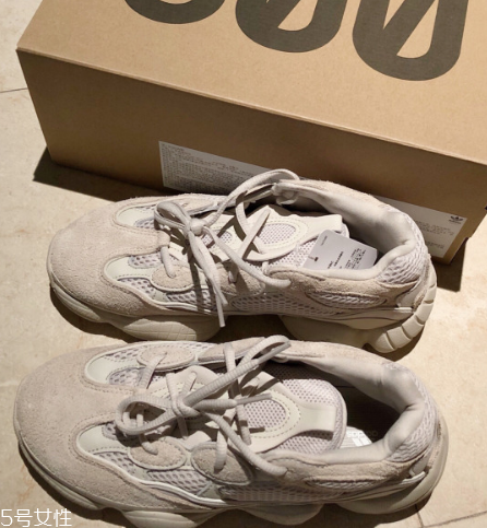 yeezy 500偏碼嗎？yeezy 500鞋碼標(biāo)準(zhǔn)嗎