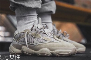 yeezy 500偏碼嗎？yeezy 500鞋碼標(biāo)準(zhǔn)嗎