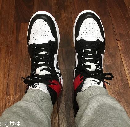 aj 1黑腳趾有女款嗎？aj 1黑腳趾有女生碼數(shù)嗎