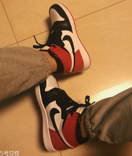 aj 1黑腳趾是荔枝皮嗎？aj 1黑腳趾皮質是不是荔枝皮