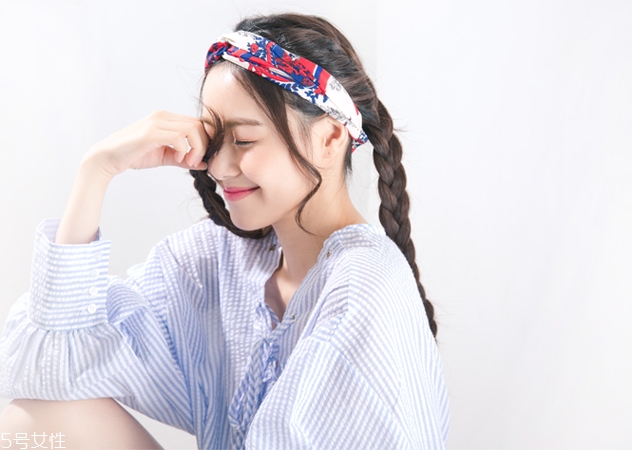 發(fā)帶怎么戴 中長發(fā)怎么用發(fā)帶編發(fā) 發(fā)帶怎么戴 中長發(fā)怎么用發(fā)帶編發(fā)